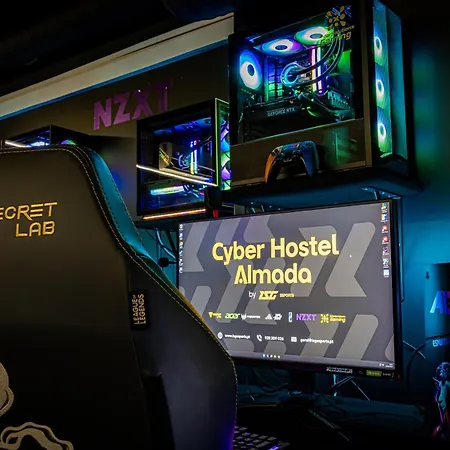 Cyberhostel * Алмада
