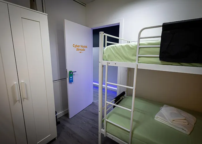 Cyberhostel * Алмада