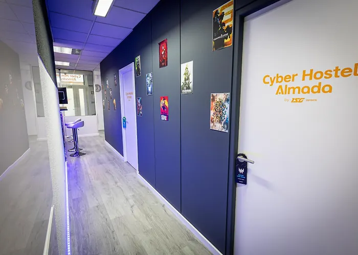 Cyberhostel * Алмада