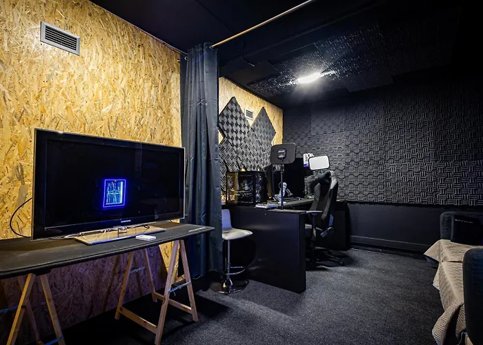 Cyberhostel Хостел Алмада