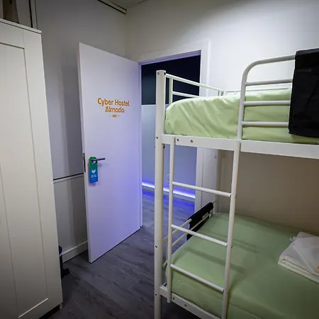 Cyberhostel * אלמאדה