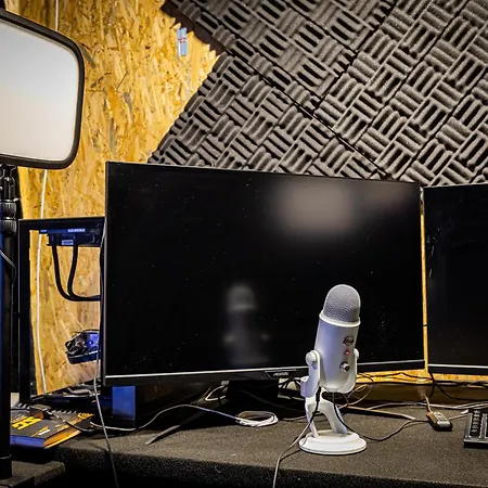 Cyberhostel אכסניה אלמאדה