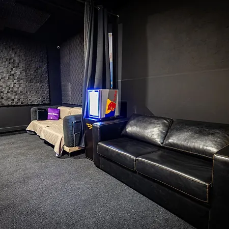 Cyberhostel אלמאדה