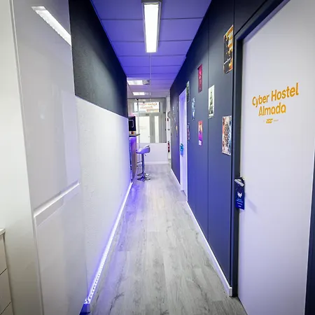 Cyberhostel אכסניה *