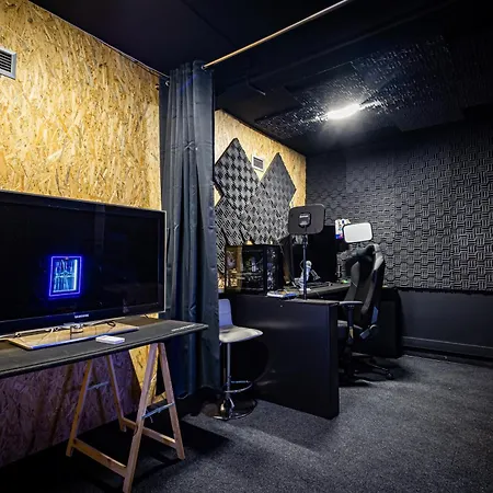 Cyberhostel אכסניה אלמאדה