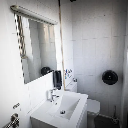 Cyberhostel * אלמאדה