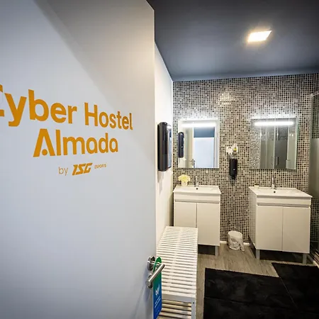 Cyberhostel אכסניה *