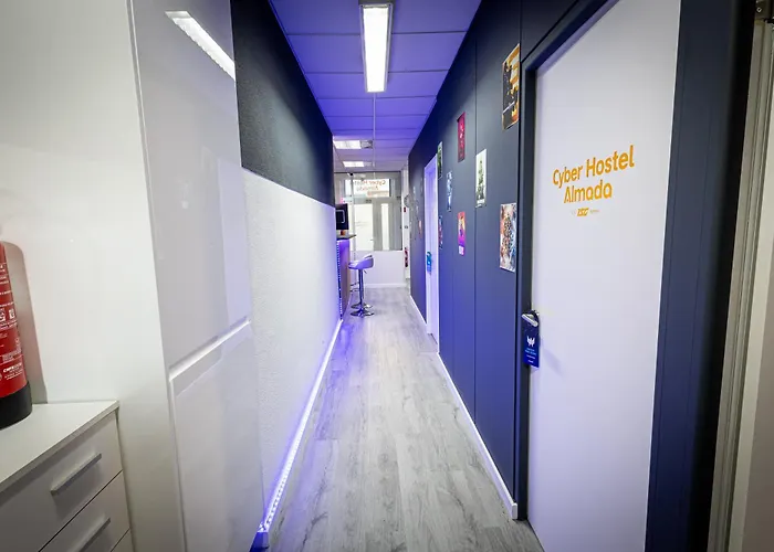 Cyberhostel Hostel *