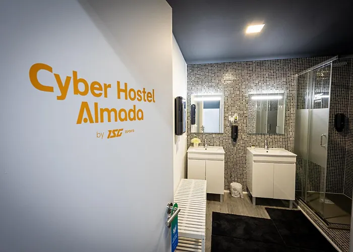 Cyberhostel Hostel *